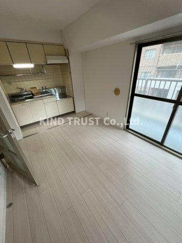 中崎西ハイツの居間・リビング|おしゃれな居間です