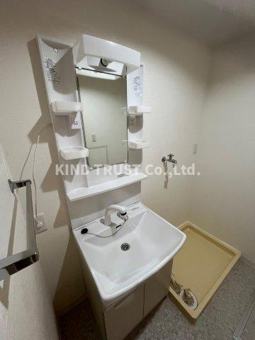 中崎西ハイツの洗面所|脱衣スペースもあります