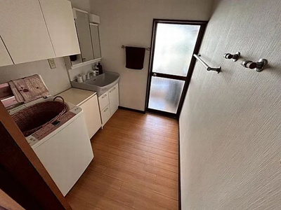 【洗面所】 | 山科区東野南井ノ上町　中古店舗事務所・月極ガレージ付き住宅