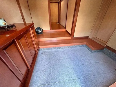 【玄関】 | 山科区東野南井ノ上町　中古店舗事務所・月極ガレージ付き住宅