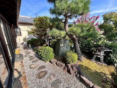 【中庭】 | 山科区東野南井ノ上町　中古店舗事務所・月極ガレージ付き住宅