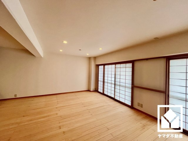 ユニ宇治川マンション４号館の居間・リビング