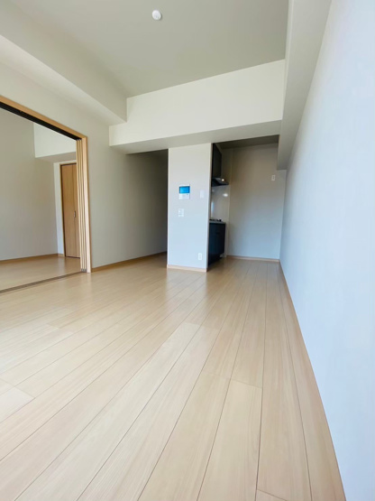【居間・リビング】 | Calm Riviere箱崎 | 別号室の写真になります。現況優先。