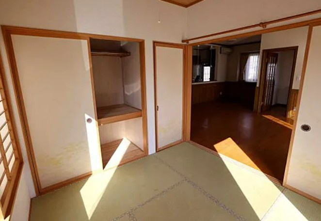 【中古】入間郡毛呂山町目白台中古住宅の和室|同じく4.5帖和室です☆