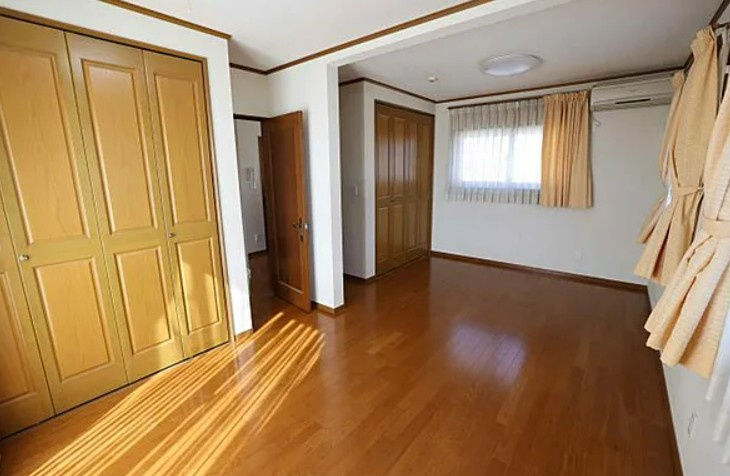 【中古】入間郡毛呂山町目白台中古住宅の洋室|2F 10.6帖洋室です！２部屋に分けることも可能！