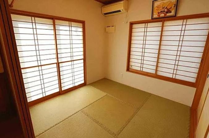 【中古】入間郡毛呂山町目白台中古住宅の和室|1F 4.5帖和室はリビングと続き間で使いやすいです☆