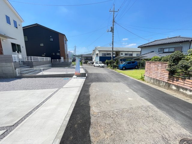 新築戸建・建売　桐生第6広沢町　Livele Garden　全3棟の前面道路含む現地写真|車の通りが少ない前面道路含む現地写真になります！