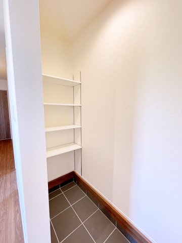 新築戸建・建売　桐生第6広沢町　Livele Garden　全3棟の収納|土足のままシューズインクロークにいけます♪ベビーカーなど置くことが可能！
