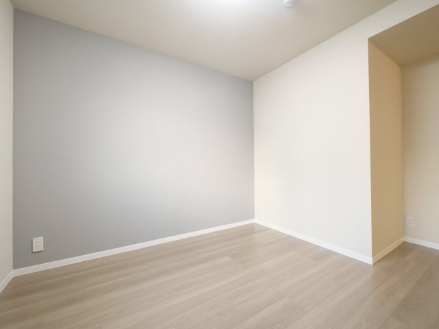 レジデンス三条宮前の洋室