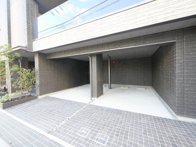 レジデンス三条宮前のエントランス