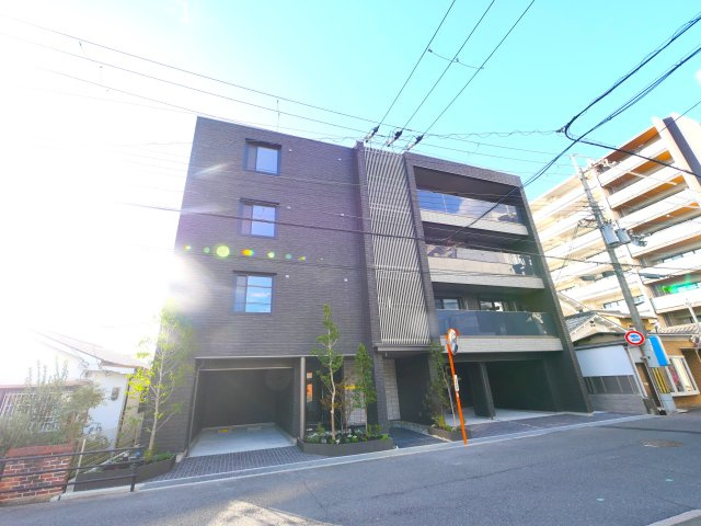 レジデンス三条宮前の外観|落ち着いた雰囲気の外観です