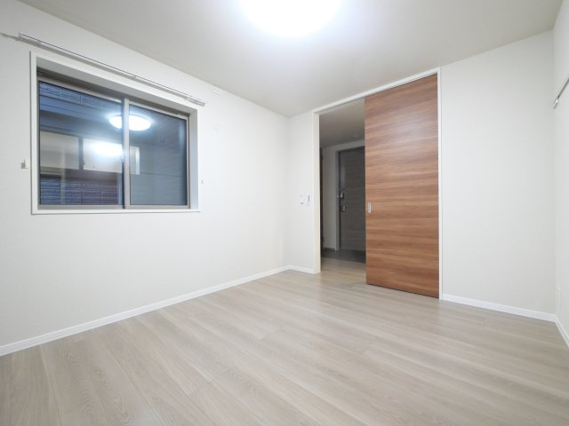 レジデンス三条宮前の居間・リビング|こちらのリビングで趣味の時間をお楽しみください