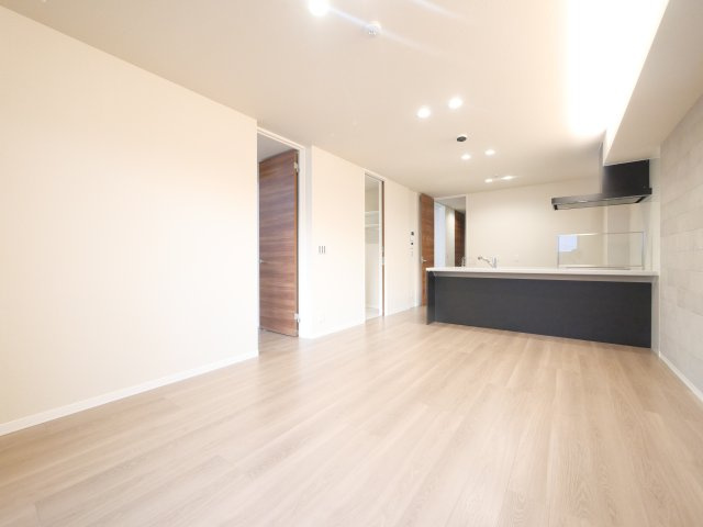 レジデンス三条宮前の居間・リビング