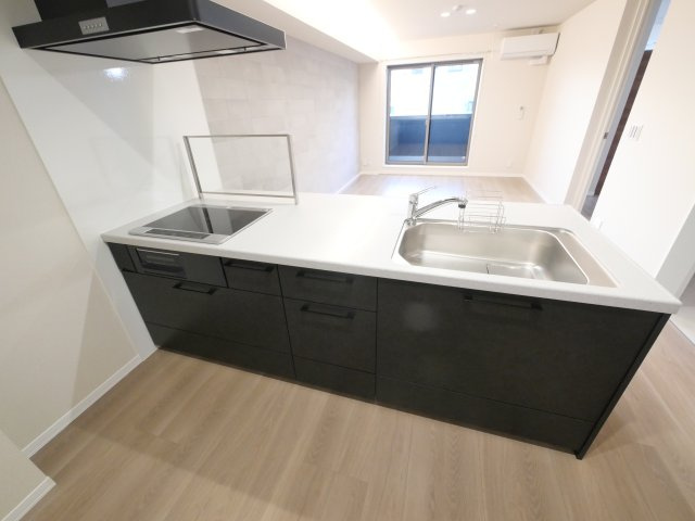 レジデンス三条宮前のキッチン|コンパクトなキッチンで掃除もラクラク