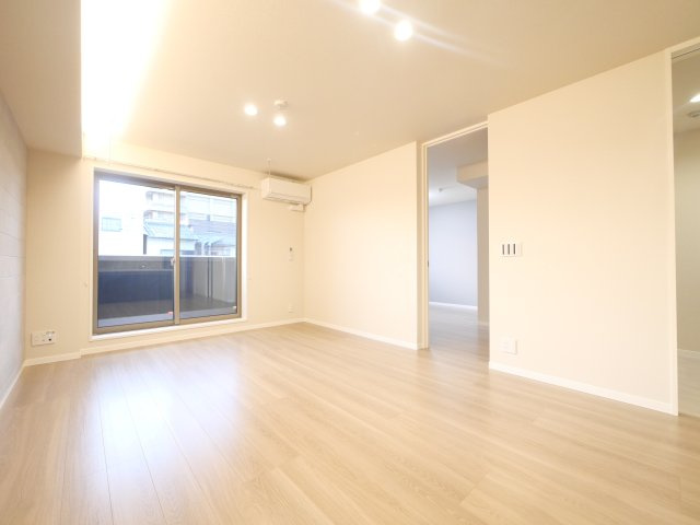 レジデンス三条宮前の居間・リビング