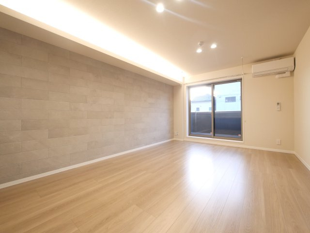 レジデンス三条宮前の居間・リビング