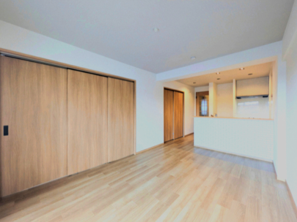 第二茨木ビューハイツ9号棟のキッチン|三口コンロで料理もはかどりますね