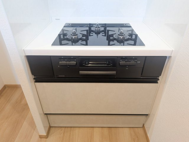 第二茨木ビューハイツ9号棟の洋室|南側バルコニーに面した洋室６帖