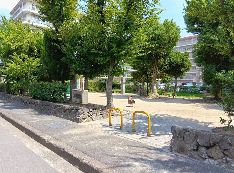 第二茨木ビューハイツ9号棟の周辺|隣接の平田公園