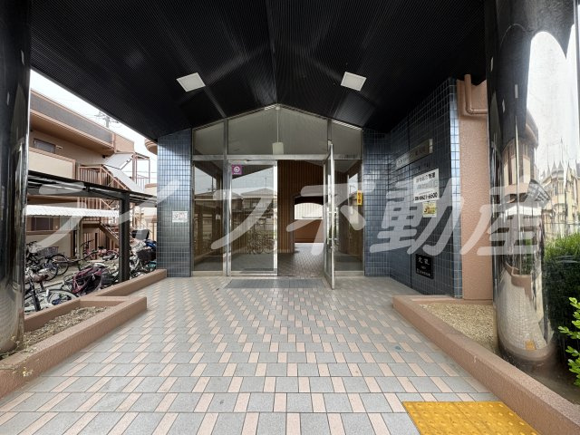 スカイガーデン東大阪のエントランス|建物の内部です