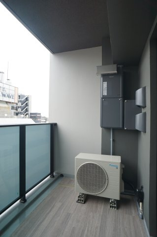 プライムメゾン錦糸町のバルコニー|洋室から繋がる広いバルコニーは開放感があります。