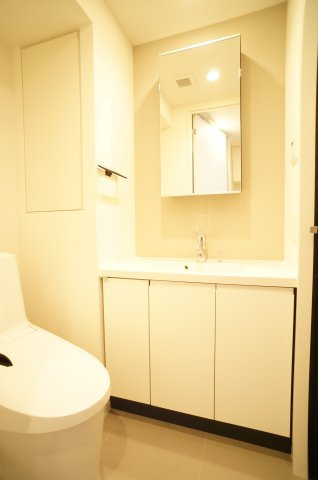 プライムメゾン錦糸町の洗面所|洗面所収納はタオルや衣類入れに便利です♪
