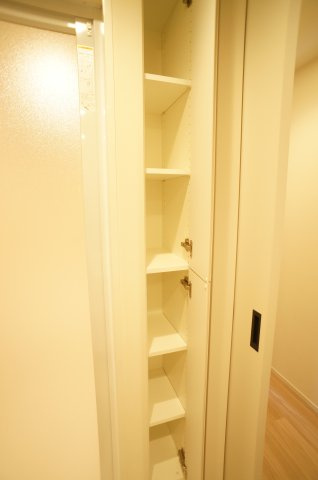 プライムメゾン錦糸町のその他|洗面所収納はタオルや衣類入れに便利です♪