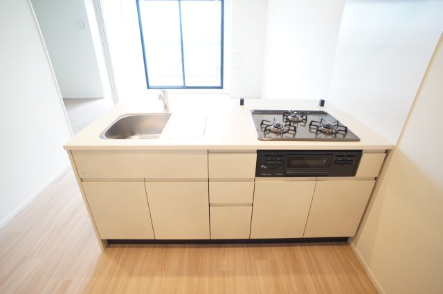 プライムメゾン錦糸町のキッチン|調理スペースを広げたい場合は、シンク台ををご活用ください♪