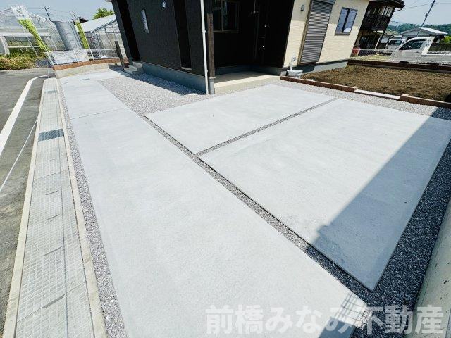 【平屋】吉岡町漆原第4　１号棟(全６棟)　リーブルガーデン　新築建売分譲の駐車場|駐車場に車を止められます