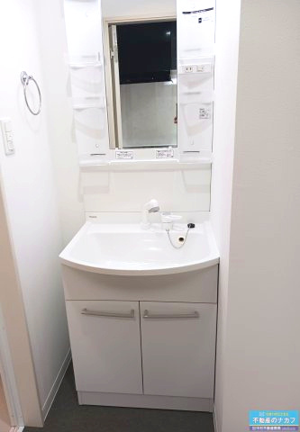 オレンジの独立洗面台