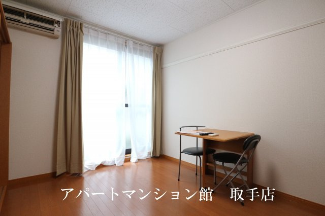 レオパレスルーチェⅡの居間・リビング