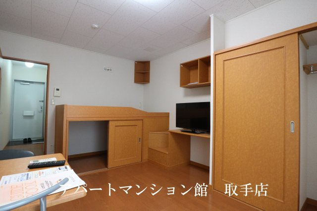 レオパレスルーチェⅡの居間・リビング