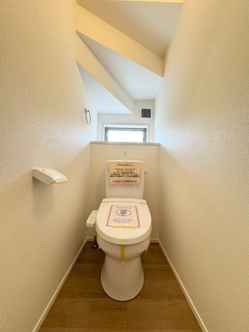 ーBloomーブルームー小倉南区田原3丁目1期　【小倉南区　新築戸建て】のトイレ|高機能トイレでトイレ空間の気になるニオイを排除してくれる機能付き　　【小倉南区　新築戸建て】