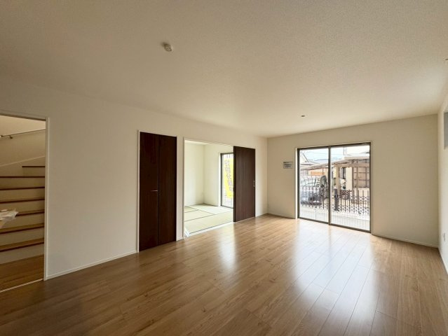 ーBloomーブルームー小倉南区田原3丁目1期　【小倉南区　新築戸建て】の居間・リビング|明るく開放的なリビングダイニング♪【小倉南区　新築戸建て】