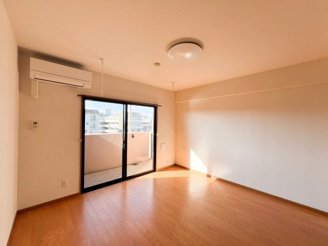 リーヴァ・ビスタ北本町の洋室