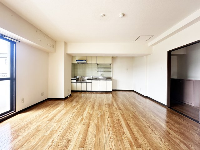 ウイングコーポ大原の内装|明るい室内です