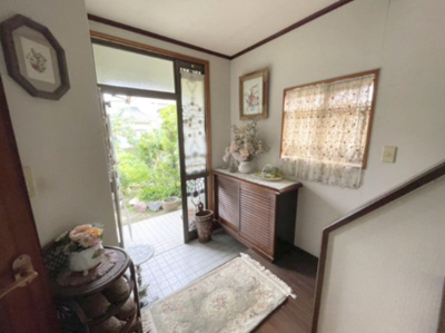 【玄関】 | 中古戸建　岩国市門前町3丁目（建物４棟） | 新宅の玄関