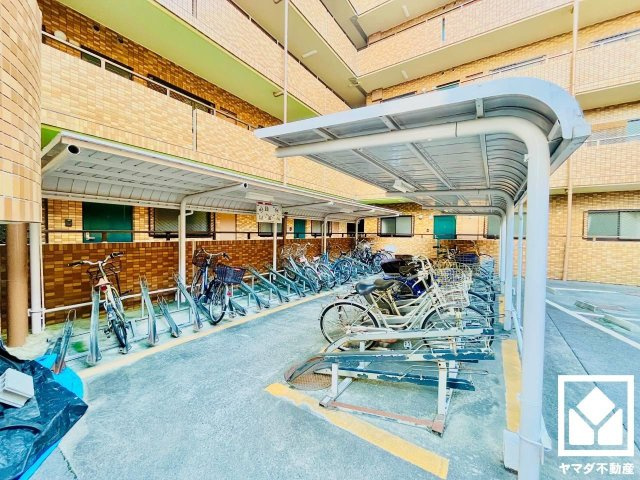 グラン・ドムール宇治木幡の駐輪場