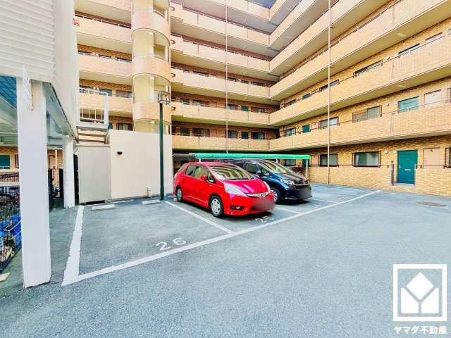 グラン・ドムール宇治木幡の駐車場