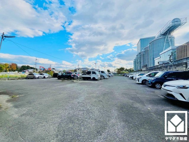 グラン・ドムール宇治木幡の駐車場