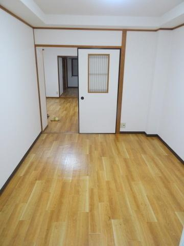 中川マンションの洋室