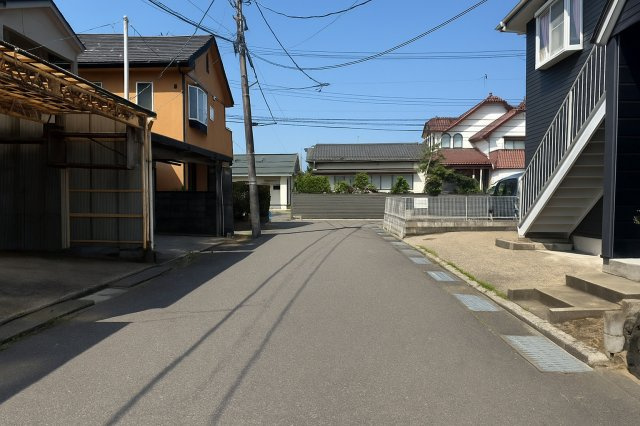 中央区南長潟　土地の前面道路含む現地写真