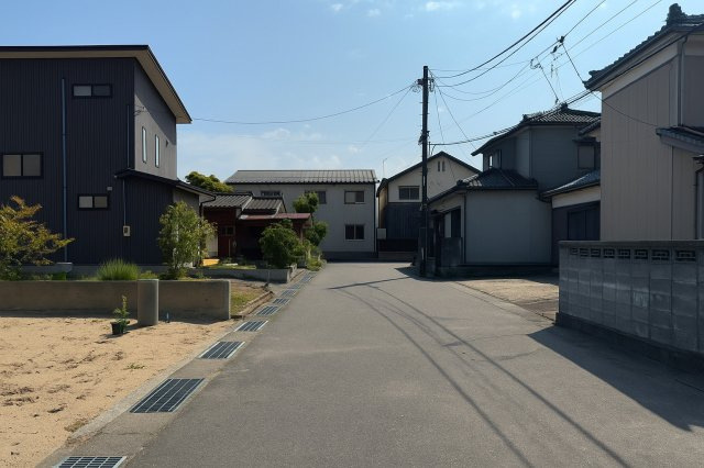 中央区南長潟　土地の前面道路含む現地写真