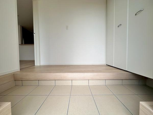 岩出市新田広芝第3-2号棟　新築戸建の玄関