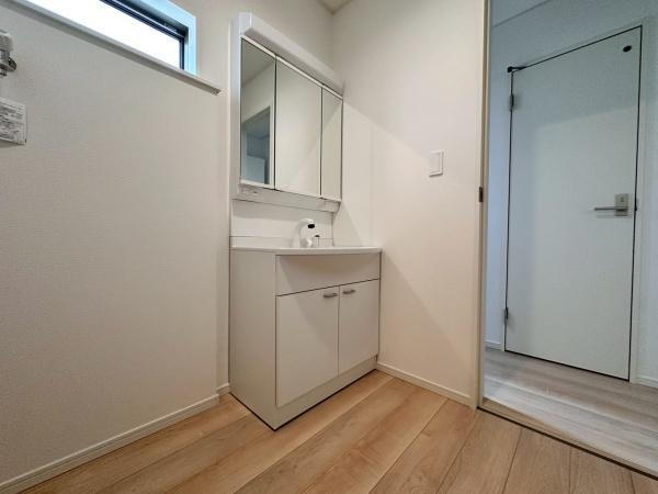 岩出市新田広芝第3-2号棟　新築戸建の独立洗面台