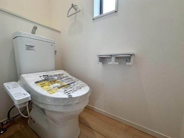 岩出市新田広芝第3-2号棟　新築戸建のトイレ