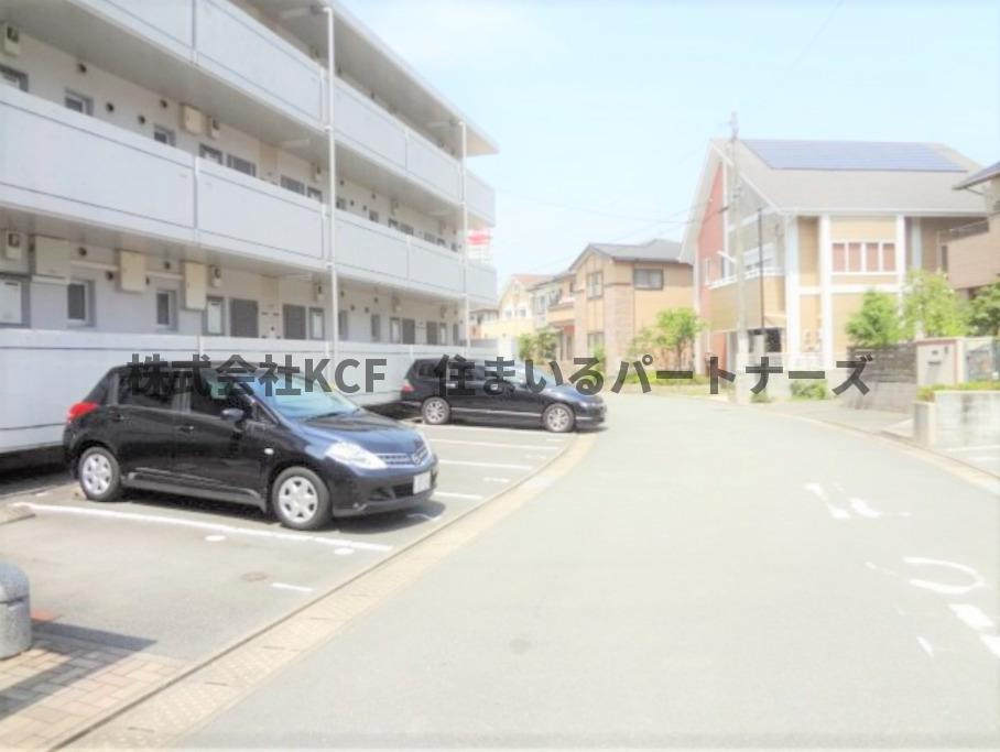 MAPLE　COURTⅠの駐車場|駐車場があるので、車を買う予定の方も安心です