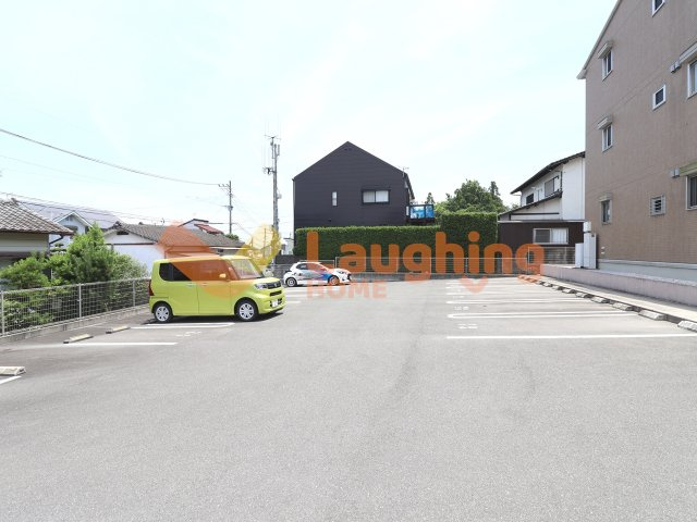 カーサステラⅢ（カーサステラスリー）の駐車場