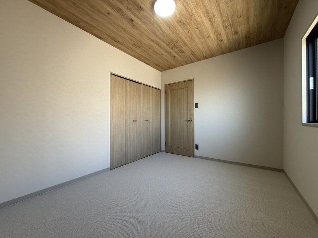 ロータリーマンション大津・京町　天然木フルリノベーションの洋室