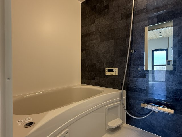 ロータリーマンション大津・京町　天然木フルリノベーションの浴室